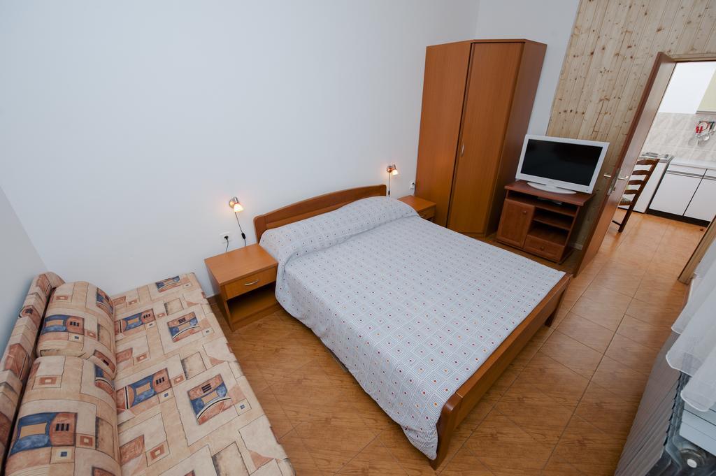 Apartments Val Mari - Laguna ロヴィニ エクステリア 写真